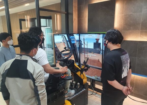 2024-06-11_Supplied excavator multi-monitor simulator to technical high school.jpg